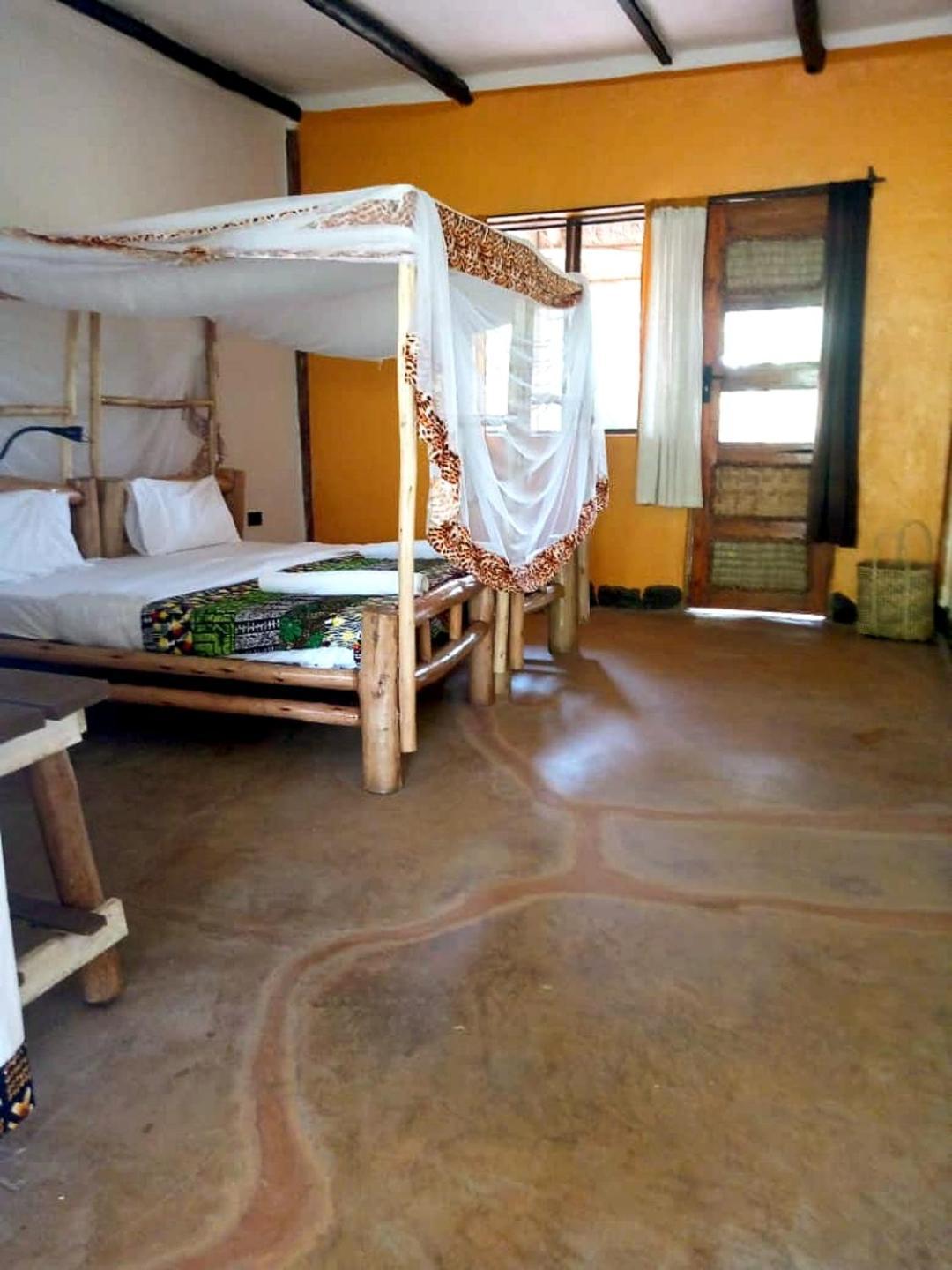 Topi Lodge Katunguru Esterno foto